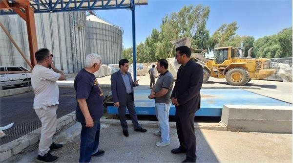 مدیرکل تعاون کار و رفاه اجتماعی لرستان به بررسی مراحل ساخت کارخانه آرد آوند زرین در شهرستان پلدختر پرداخت. مدیرکل تعاون کار و رفاه اجتماعی لرستان به بررسی مراحل ساخت کارخانه آرد آوند زرین در شهرستان پلدختر پرداخت.