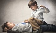 چند توصیه برای پایان دادن به دعواهای همیشگی خواهر و برادرها