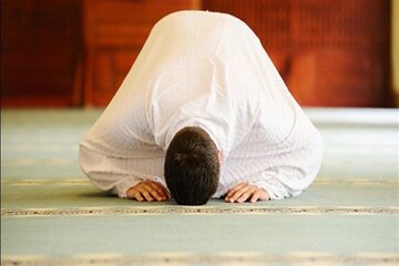 یاد خدا در سجده؛ بهترین راهکار مبارزه با دلتنگی و افسردگی یاد خدا در سجده؛ بهترین راهکار مبارزه با دلتنگی و افسردگی