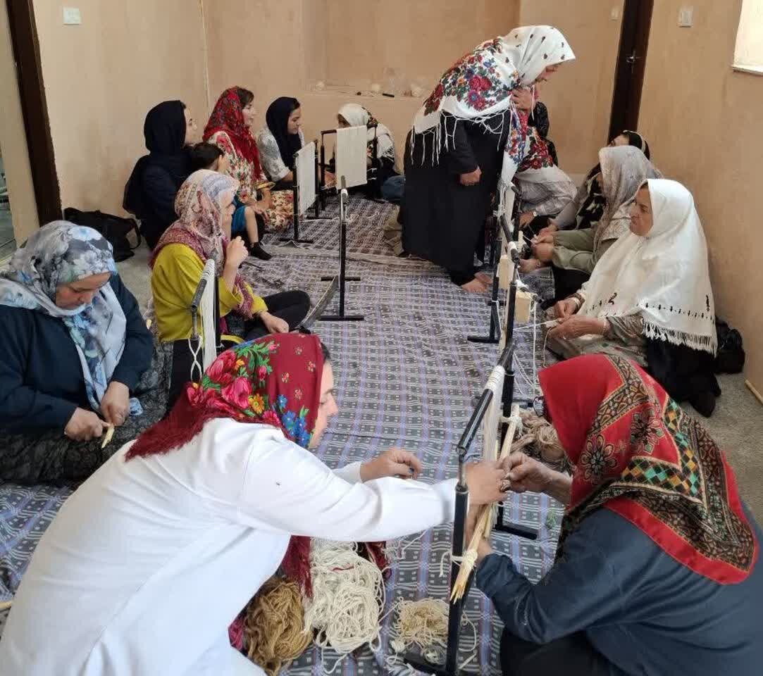 آغاز مرحله دوم آموزش‌های تخصصی گلیم‌بافی در روستای جهانی قلعه‌بالا