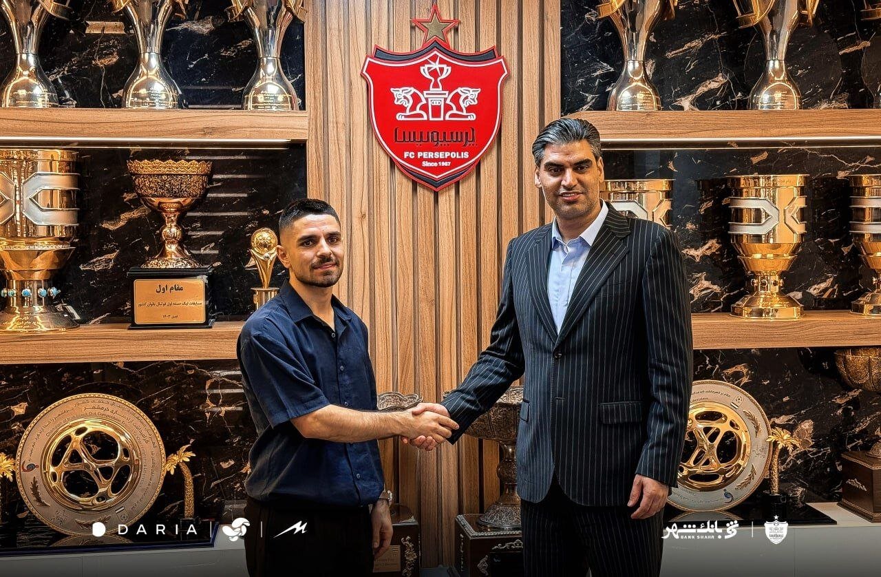 عکس | وینگر پرسپولیس ۳ سال دیگر میماند