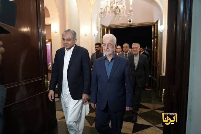 آغاز سفر رسمی مومنی به پاکستان + عکس