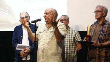 «در دالانی تاریک گیر افتادهایم»؛ گلایه تلخ حمیدرضا احمدی لاری/فرمانآرا پرده از دلیل توقیف فیلم فرخ غفاری برداشت «در دالانی تاریک گیر افتادهایم»؛ گلایه تلخ حمیدرضا احمدی لاری/فرمانآرا پرده از دلیل توقیف فیلم فرخ غفاری برداشت
