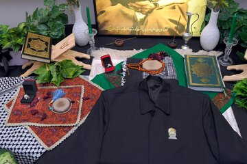 حسن روحانی در منزل شهید علی لاریجانی/ احوال پرسی با فرزند شهید/ لباس خادمی لاریجانی هم بود + تصاویر حسن روحانی در منزل شهید علی لاریجانی/ احوال پرسی با فرزند شهید/ لباس خادمی لاریجانی هم بود + تصاویر