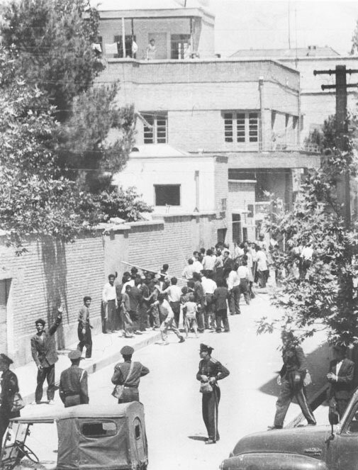 نمایندگان مجلس زار میزدند/ تهران در آتش؛ ۳۰ تیر ۱۳۳۱ میدان بهارستان چه خبر بود؟