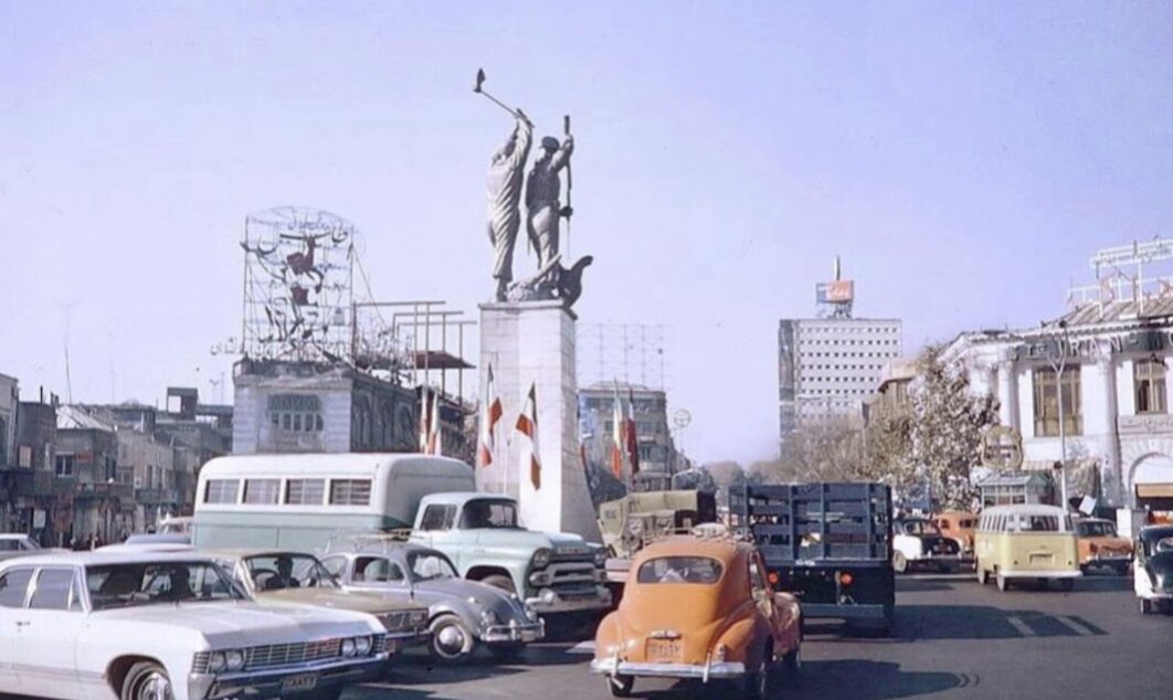 عکس/ میدان مخبرالدوله تهران بیش از نیم قرن پیش