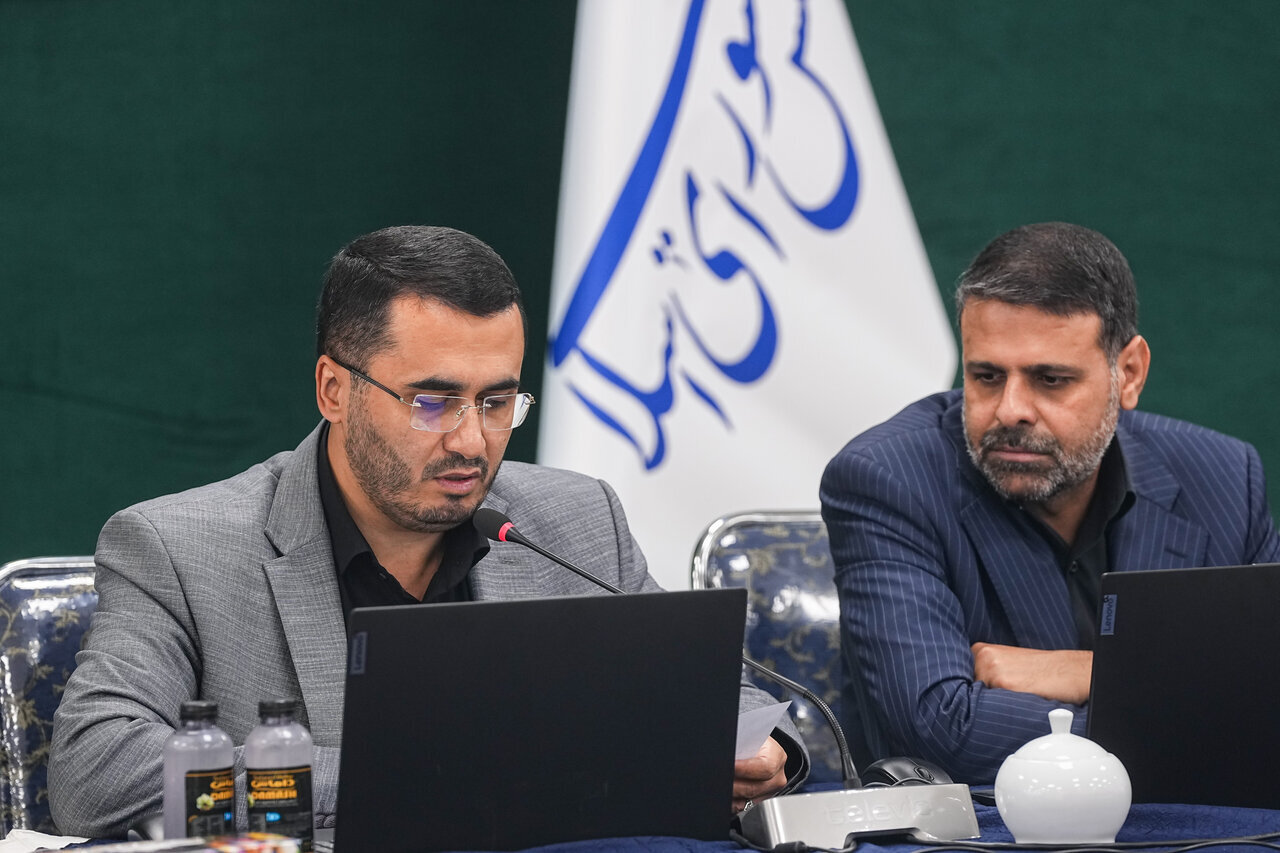 تصاویر نشست مجازی مجلس دوازدهم/ فضای جلسه وبیناری با حضور وکلای بهارستان/ خانم نماینده هم در جایگاه هیات رییسه حضور داشت