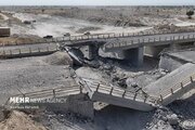 ببینید | آسفالت مسیر جایگزین کنار گذر پل هدف قرار داده شده آمریکا در استان هرمزگان