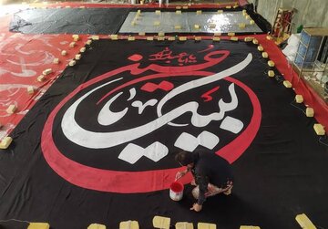 قصه مردی که نام شهدا را به آسمان کربلا میفرستد قصه مردی که نام شهدا را به آسمان کربلا میفرستد