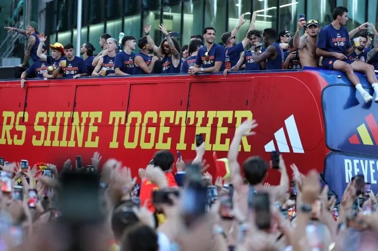 Fans Trample Israeli Flag at Spain's World Cup Celebration
