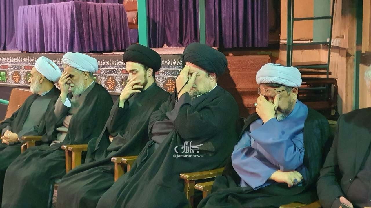 مراسم بزرگداشت رهبر شهید در جماران/ سید حسن خمینی و پسرش در کنار هم نشستند/ مهدی هاشمی هم بود + تصاویر