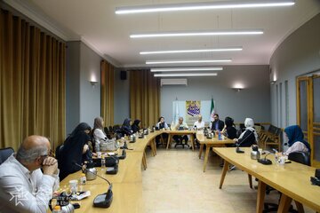 دعوتی برای بازخوانیِ بزرگان فرهنگ در قامتِ کودکانه دعوتی برای بازخوانیِ بزرگان فرهنگ در قامتِ کودکانه
