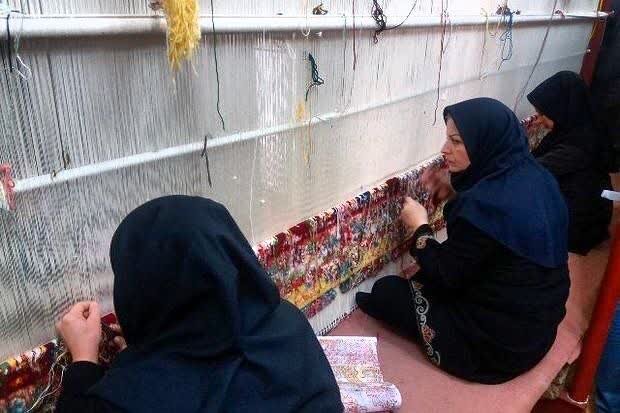 فرش دستباف لرستان در عرصه ملی درخشش یافته است/ این استان به جمع سه استان برتر کشور پیوسته است. فرش دستباف لرستان در عرصه ملی درخشش یافته است/ این استان به جمع سه استان برتر کشور پیوسته است.
