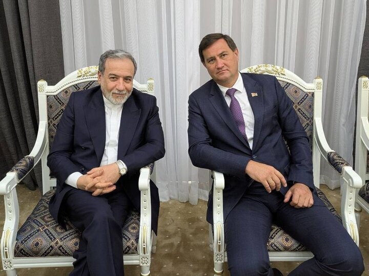 ملاقات عراقچی با همتای بلاروسی در حاشیه اجلاس سازمان همکاری شانگهای برگزار شد. ملاقات عراقچی با همتای بلاروسی در حاشیه اجلاس سازمان همکاری شانگهای برگزار شد.