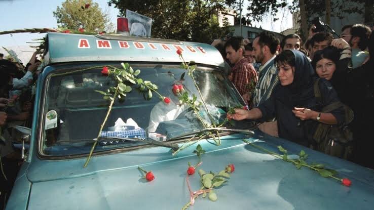 بگذارید این وطن بار دیگر وطن شود، سرزمینی که در آن هر انسانی آزاد باشد/ احمد شاملو از زبان چهرهها؛ از خسرو شکیبایی تا شهاب حسینی