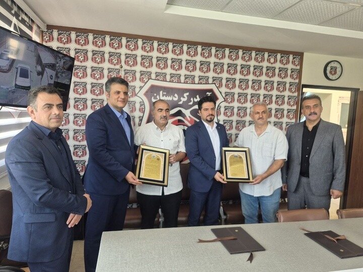 بانک مهر ایران، مبلغ ۵۰۰ میلیون تومان را به عنوان کمک مالی به باشگاه آبیدر سنندج اختصاص داد. بانک مهر ایران، مبلغ ۵۰۰ میلیون تومان را به عنوان کمک مالی به باشگاه آبیدر سنندج اختصاص داد.