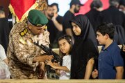 آموزش تیراندازی با سلاح به کودکان در میدان آزادی تهران+ تصاویر