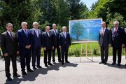 ببینید | حرکت متفاوت عراقچی در پایان نشست شانگهای