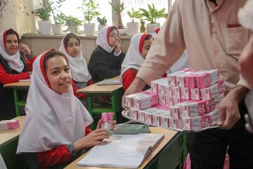 احتمال جایگزینی بستههای مغذی به جای شیر مدارس احتمال جایگزینی بستههای مغذی به جای شیر مدارس