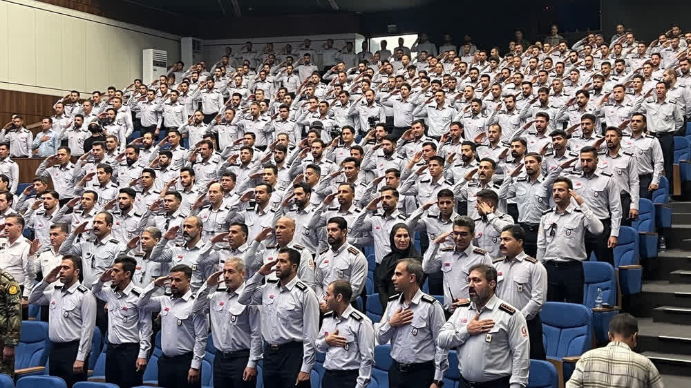 خدمت ۳۲۸ آتش‌نشان جدید در شیراز آغاز شد