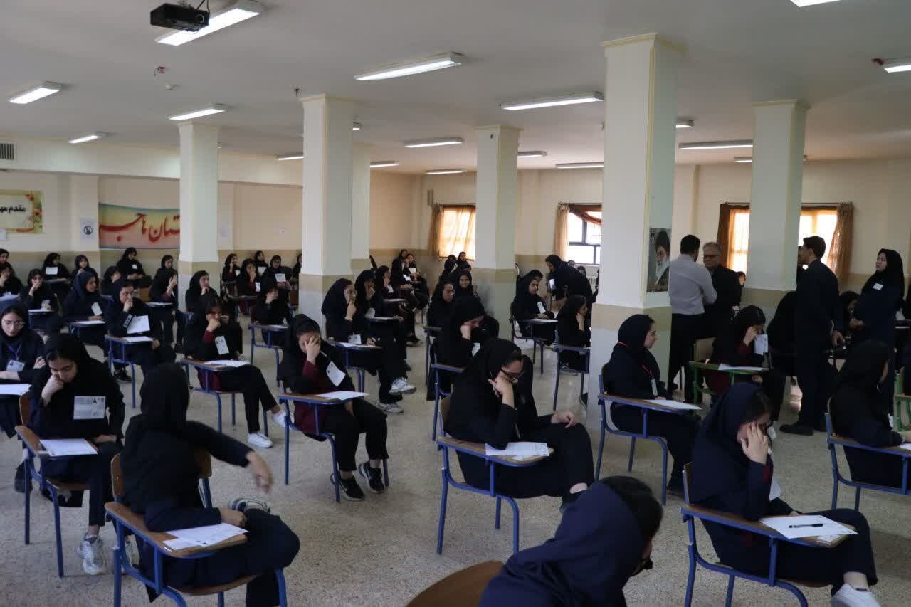 برگزاری موفق امتحانات نهایی در ۱۰ حوزه مرکز استان/امتحانات نهایی در فضایی آرام، منظم و بدون مشکل در حال برگزاری است