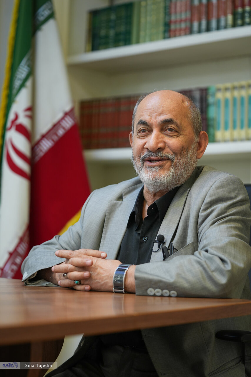 رفیقدوست: امام من را صدا کرد و گفت بمب اتم نباید بسازید/ تنگه هرمز آبراه بینالمللی نیست/ جنگنده هم ساختهایم و در حال تکثیرش هستیم