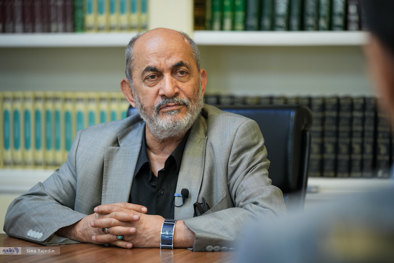 رفیقدوست: امام من را صدا کرد و گفت بمب اتم نباید بسازید/ تنگه هرمز آبراه بینالمللی نیست/ جنگنده هم ساختهایم و در حال تکثیرش هستیم