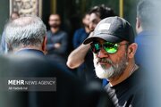 ببینید | بغض‌ مهران غفوریان در مراسم تشییع اکبر عبدی