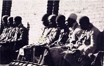 عکس/ زندانیان زندان قصر در محوطه زندان و در دوره پهلوی اول؛ سال ۱۳۱۰