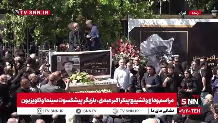 ببینید | بغض‌ و گریه عبدالله اسکندری در مراسم وداع با پیکر زنده‌یاد اکبر عبدی