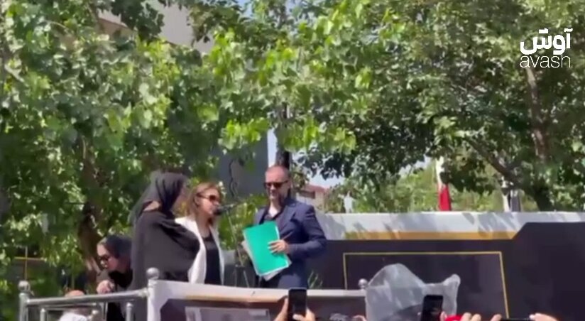 ببینید | صحبت‌های المیرا عبدی دختر مرحوم اکبر عبدی در مراسم تشییع پیکر پدرش
