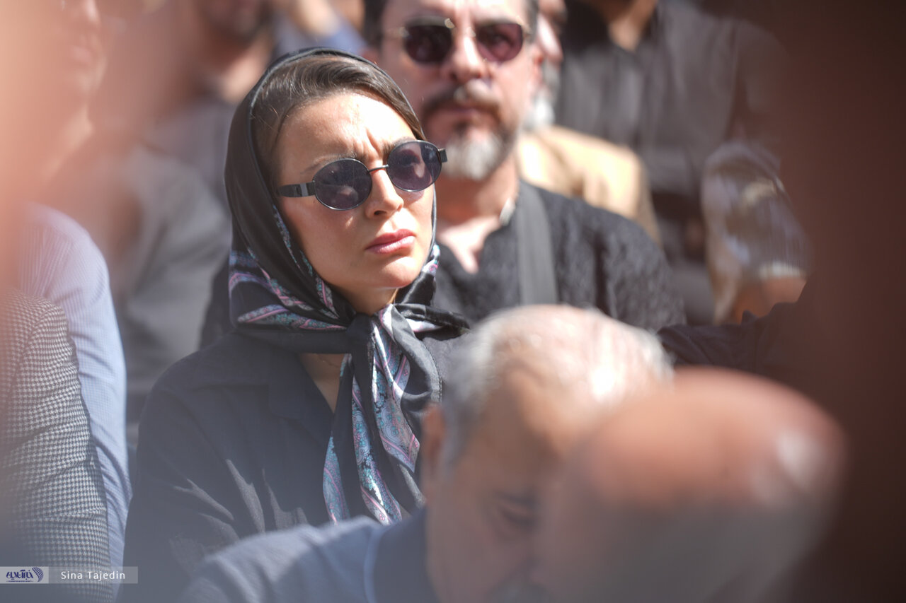 تصاویر | حضور پرتعداد هنرمندان در مراسم تشییع اکبر عبدی؛ از محسن افشانی تا بهرام افشاری، آزیتا حاجیان و ...
