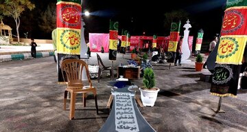 چهارمین سوگواره سرو سرخ خاک مقدس در میدان آیینی کوثر کرمان برپا شد چهارمین سوگواره سرو سرخ خاک مقدس در میدان آیینی کوثر کرمان برپا شد