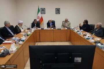 عارف: حتی منتقدان داخل دولت نیز سند یادداشت تفاهم را سندی ارزشمند می‌دانند/ با وضع برخی قوانین کشور را از ظرفیت نیروهای باتجربه محروم کرده‌ایم