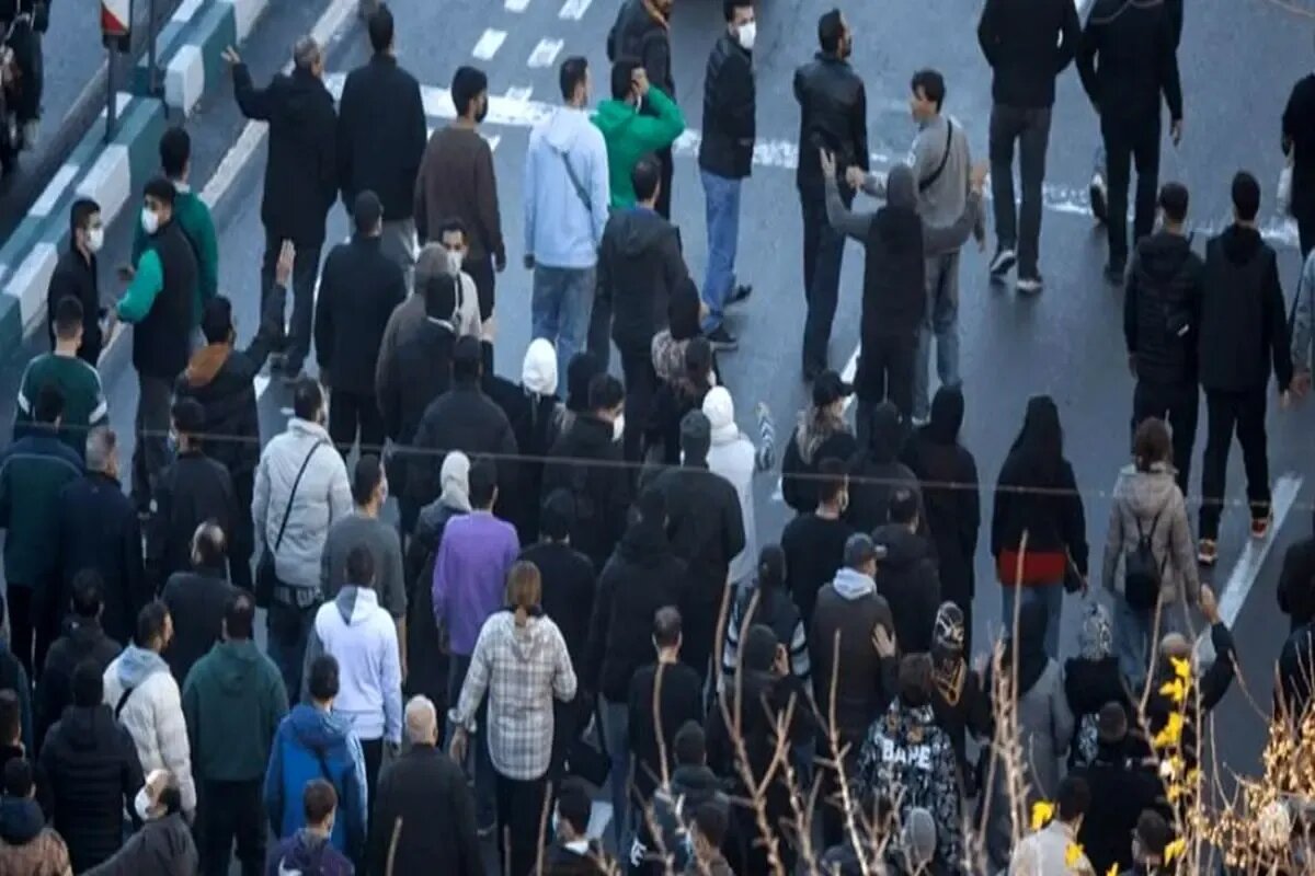 رسانههای اصولگرا از نماینده افراطی مجلس انتقاد کردند: آیا در حوادث دی ماه، اسرائیل را تبرئه کرده و دولت را متهم میکنی؟ رسانههای اصولگرا از نماینده افراطی مجلس انتقاد کردند: آیا در حوادث دی ماه، اسرائیل را تبرئه کرده و دولت را متهم میکنی؟