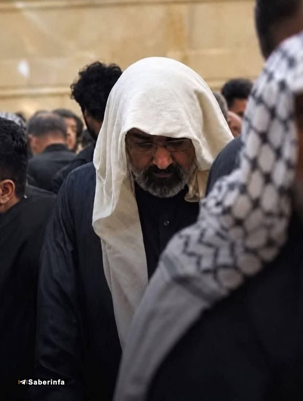 عکس | تصویری تازه از حضور آیتالله سید مجتبی حسینی خامنهای در اربعین سال گذشته