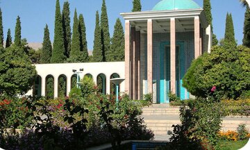 عکس/ شیرازی‌ها در کنار «آرامگاه سعدی» در سال مشروطه