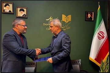 اتابک نادری: امیدوارم پرچم تئاتر شهر هم مثل پرچم کشور، همیشه بالا باشد اتابک نادری: امیدوارم پرچم تئاتر شهر هم مثل پرچم کشور، همیشه بالا باشد