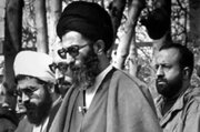 عکس | تصویری از تبلیغات انتخاباتی رهبر شهید انقلاب برای انتخابات ریاست جمهوری در دهه ۶۰