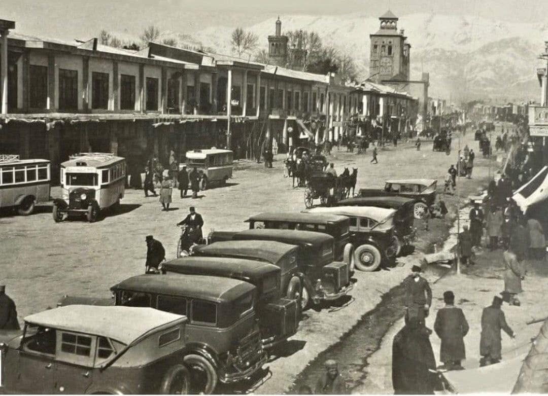 عکس/ نقاش آمریکایی روی دیوار یک باغ در ایران؛ ۹۴ سال قبل