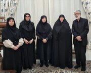 دیدار رئیس سازمان حفاظت محیط زیست با پدر و مادر شهیده «زهرا حداد عادل»/ عکس