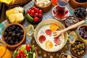 اینفوگرافیک | ۵ ماده غذایی برای رفع کسالت صبحگاهی