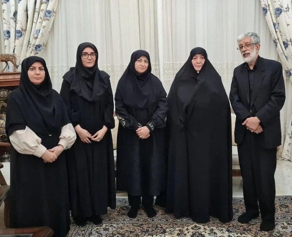 دیدار رئیس سازمان حفاظت محیط زیست با پدر و مادر شهیده «زهرا حداد عادل»/ عکس