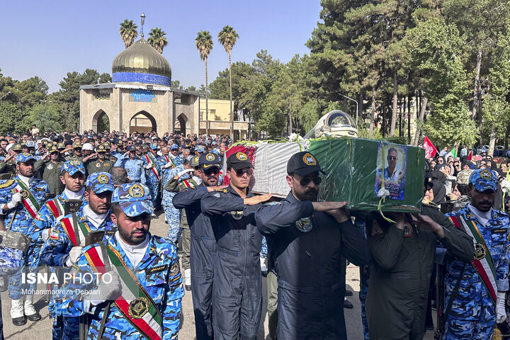 استقبال شیرازیها از پیکر خلبان شهید عملیات پایگاه العدید قطر