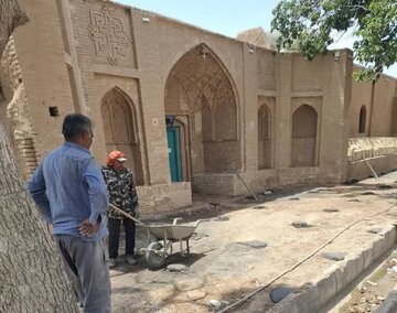 آغاز عملیات بهسازی و آجرفرش محوطه آثار تاریخی امیریه
