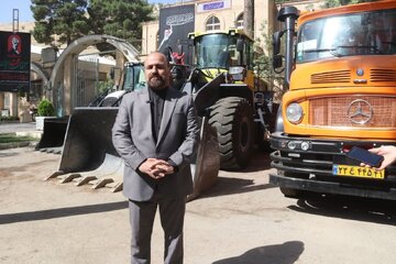 رونمایی از ۶ دستگاه ماشین آلات جدید شهرداری خرم‌آباد
