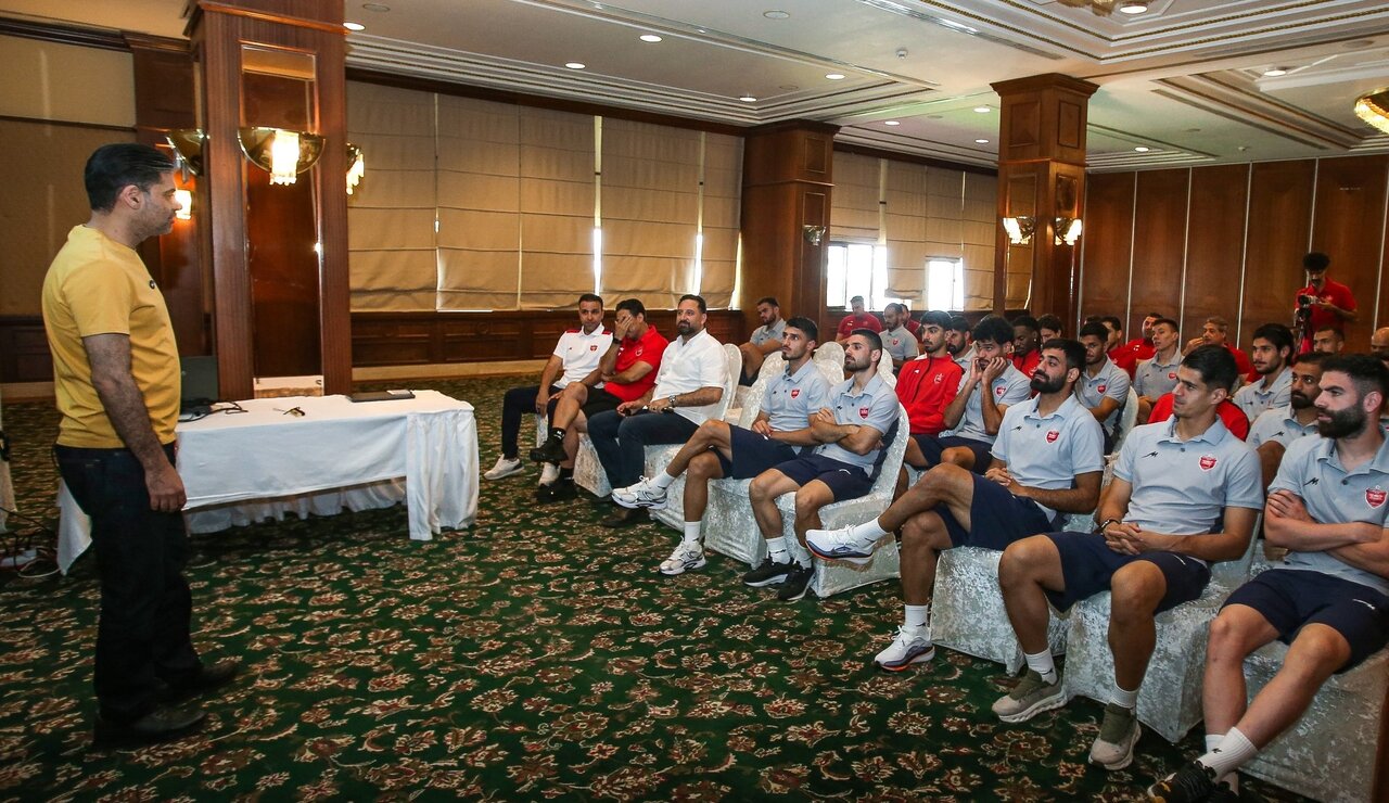 بررسی آخرین وضعیت اردوی پرسپولیس در نشست مدیران باشگاه با کادر فنی