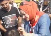 ببینید | خدمات بنداندازی صورت مردان در راهپیمایی اربعین