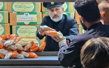 بدرقه زائران اربعین با سفره امام رضا(ع) بدرقه زائران اربعین با سفره امام رضا(ع)