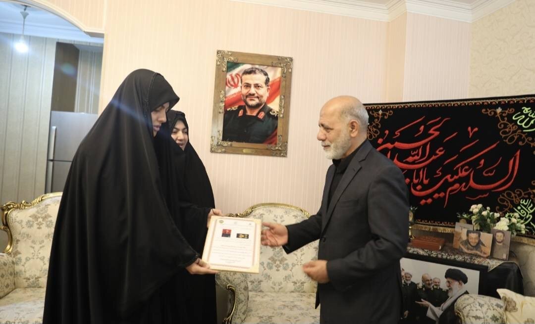 دیدار فرمانده قرارگاه خاتم با خانواده شهید سلیمانی/ قدرت‌سازی در بسیج ارمغان شهید سلیمانی بود